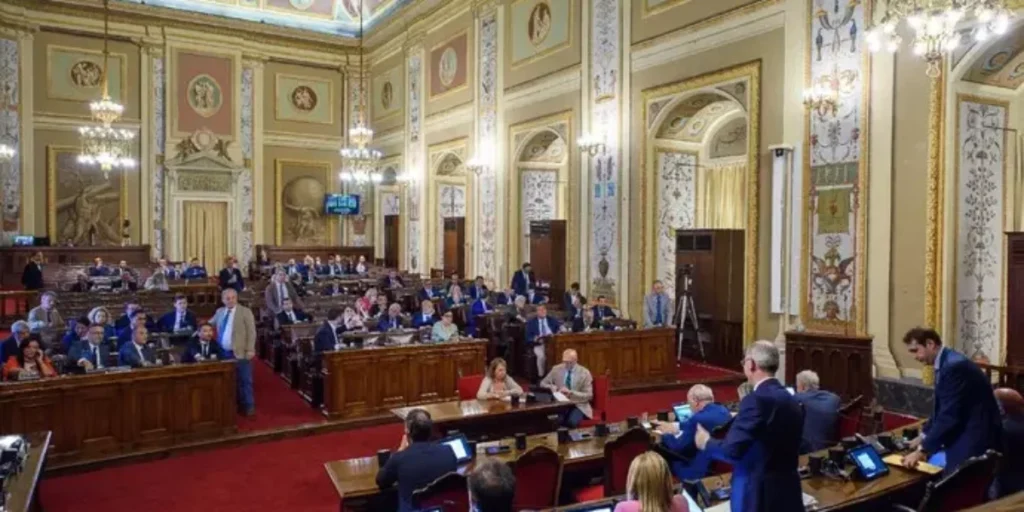 Deixar de ocupar cargos parlamentares para quem muda de partido na Sicília, aprova a Comissão