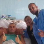 Di Battista posta foto com os médicos de Cuba: “Há um povo estrangulado pelos EUA”