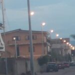 E havia luz! Em San Ferdinando, a iluminação foi restaurada no bairro Rimessa: o problema técnico remonta a... 20 anos atrás