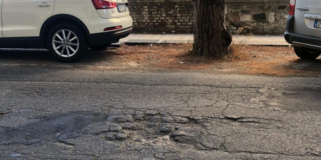 Estradas ruins em Messina, dois empréstimos para os subúrbios e o centro da cidade