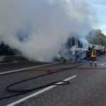 Morano Calabro, incêndio na A2: veículo pesado destruído pelas chamas, condutor ileso e sem perturbações de trânsito