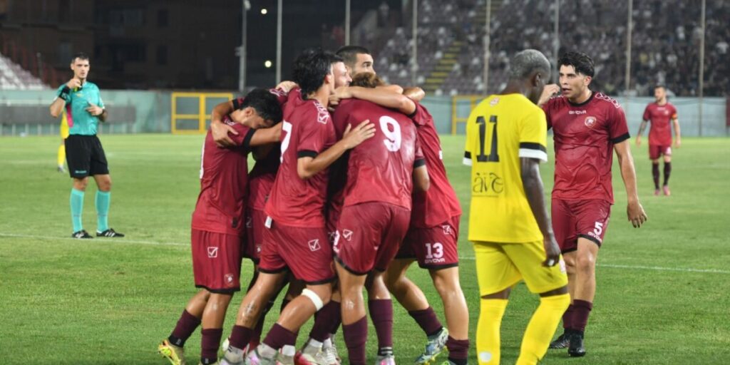 Reggina avassaladora na estreia, sete gols contra o Praia Tortora na Copa
