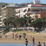 Turismo em Crotone com sinal de mais. Aumento de hóspedes em hotéis e pousadas