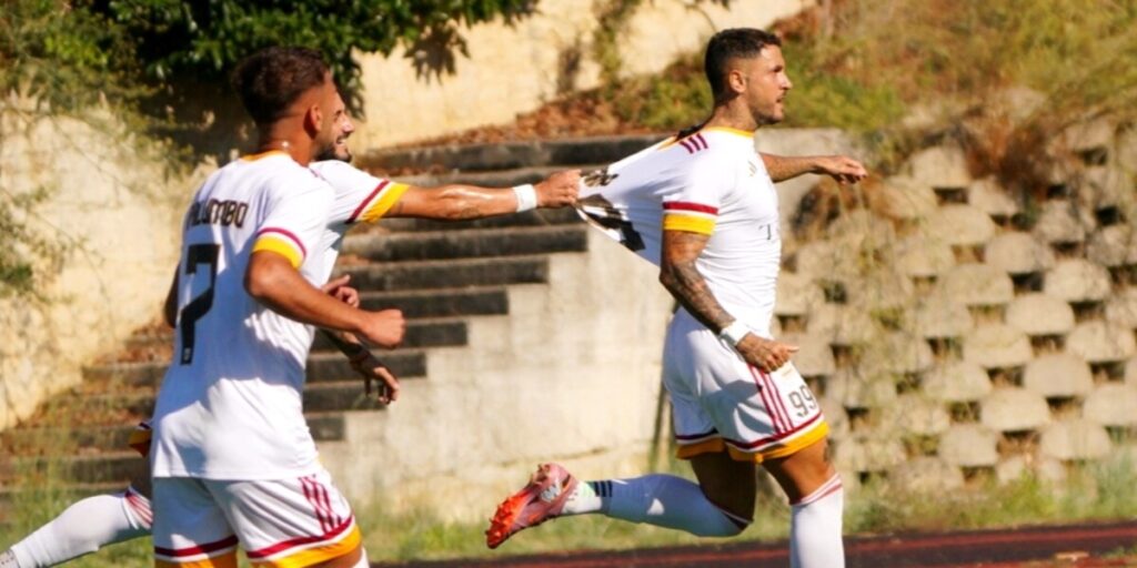 Um gol de Sarao basta para Messina: vitória de Gioiosa e primeiro lugar na classificação