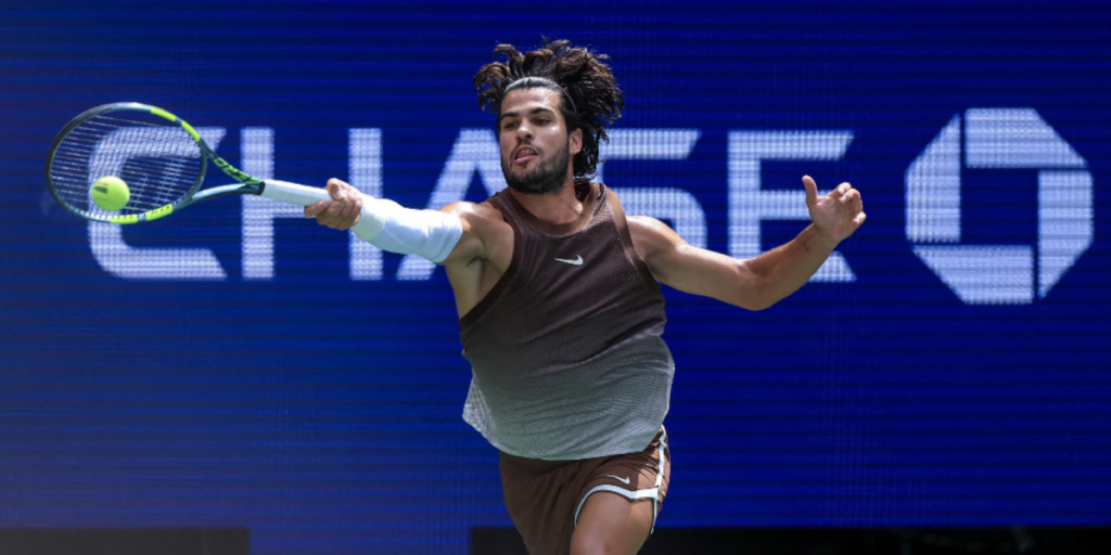Us Open, Alcaraz ainda se lembra de como fazer: volta após 139 dias e vence Safiullin em três sets