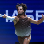 Us Open, Alcaraz ainda se lembra de como fazer: volta após 139 dias e vence Safiullin em três sets