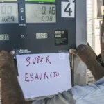 Acabar com o desconto para o gasóleo e depois com os impostos especiais de consumo móveis. O alto custo do combustível em 6 meses custou aos motoristas 4,7 bilhões