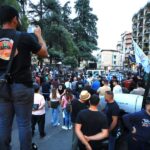 A revolta do alto custo de vida em Cosenza. Na praça quem não quer desistir