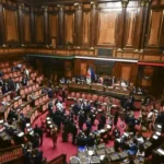 Lei eleitoral posta à prova por votação secreta e franco-atiradores. Meloni: «Estou calmo»