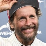 Jovanotti, o documentário revela o seu lado mais íntimo: «Sinto que o fim de um mundo se aproxima». Os lutos e memórias de infância
