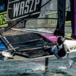 Riccardo Billè é campeão italiano na classe Waszp 7.5: triunfo de Messina navegando no Lago de Garda