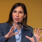 A oposição ataca: é uma manobra eleitoral. Schlein: “Cuidaremos daqueles que não aguentam mais.” M5s: “É uma selva de micronormas e bônus”