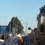 Caminhão perde carga de material de construção em San Filippo del Mela: filas e lentidão na rotatória