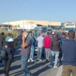 Caro combustível, agricultores protestando em Pizzo: tensão no entroncamento da A2. Um manifestante chorando no asfalto