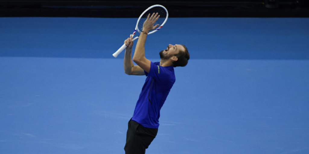 Choque em Pequim, Medvedev atinge espectador e é desclassificado: Djokovic na final