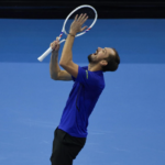 Choque em Pequim, Medvedev atinge espectador e é desclassificado: Djokovic na final