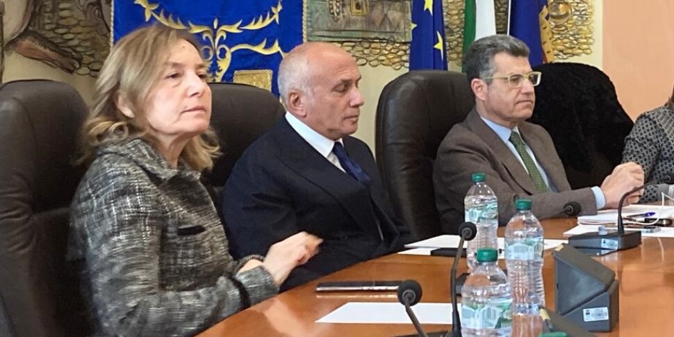 Cosenza, o Partido Democrata em caos, dá as boas-vindas a Stefanazzi. Mazzuca “não confia” no vice-prefeito
