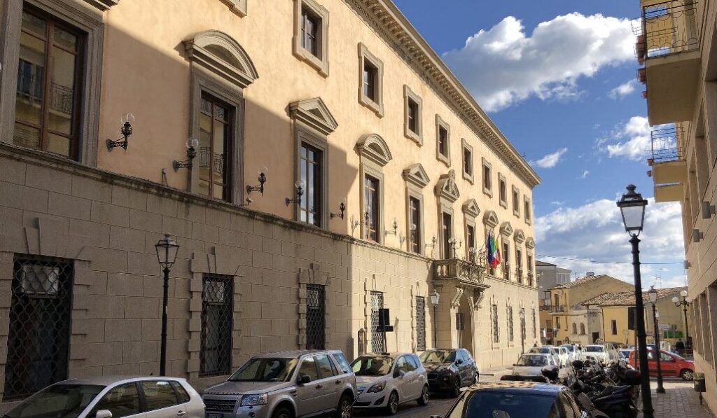 Eleições municipais em Catanzaro, centro-direita em busca da unidade. Diferentes abordagens no Forza Italia