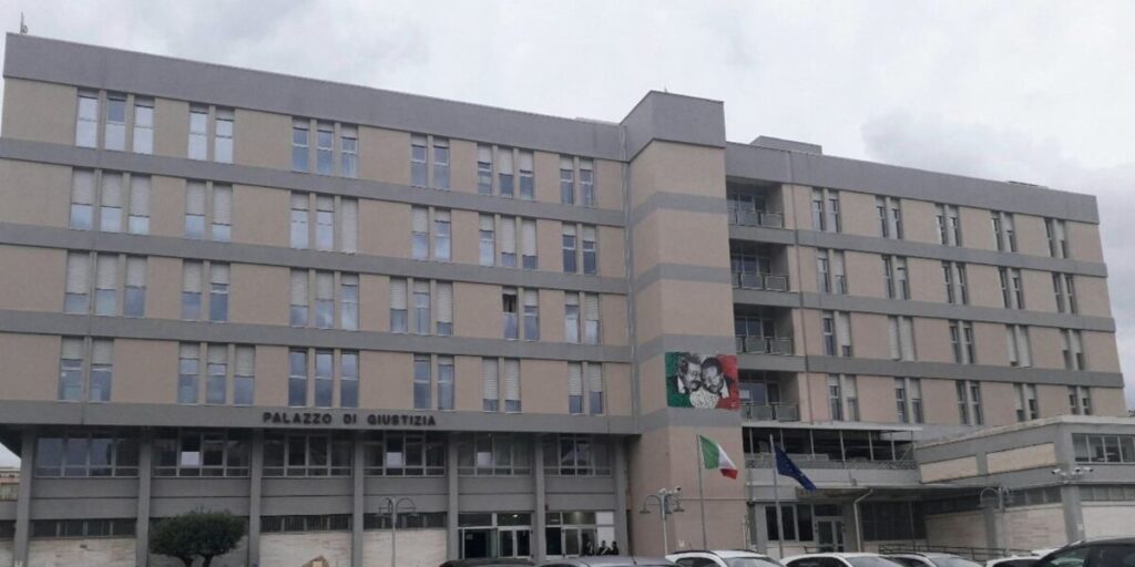 Entradas clandestinas e vistos "fáceis" em Crotone, pedido de julgamento para 10 pessoas OS NOMES