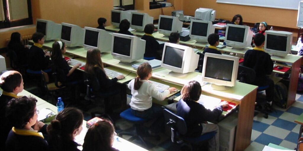 Escolas sem ligação à Internet em Messina, Russo: «O Município reativa o serviço»