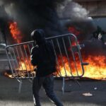 Estudantes incendiaram França, escolas incendiadas e dois mil detidos