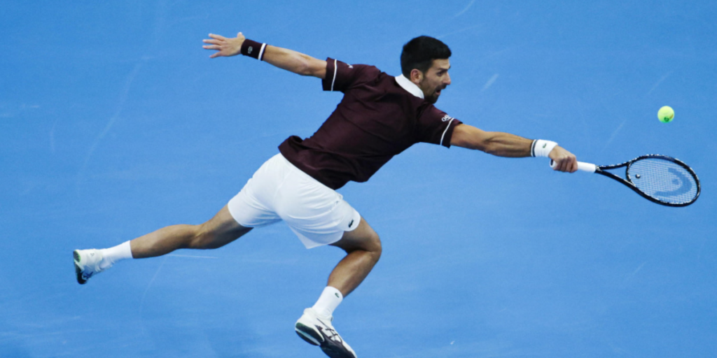 Eterno Djokovic, vence Zverev em Pequim e... faz um favor a Sinner: a possível ultrapassagem depois de Xangai desaparece