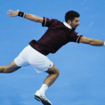Eterno Djokovic, vence Zverev em Pequim e... faz um favor a Sinner: a possível ultrapassagem depois de Xangai desaparece