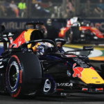 F1, Verstappen domina em Cingapura: Leclerc em segundo. Antonelli é terceiro e vê o Mundial THE RANKINGS