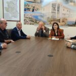 Greve dos caminhoneiros, cúpula na prefeitura de Crotone: «O diesel aumentou 50%, o protesto continua»