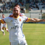Messina diminui as probabilidades: cinco gols contra o Scordia e a primeira posição confirmada junto com o Nebros