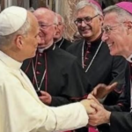 Mons. Cesare Di Pietro, ordenação sacerdotal há 29 anos: hoje à frente da diocese de Locri-Gerace