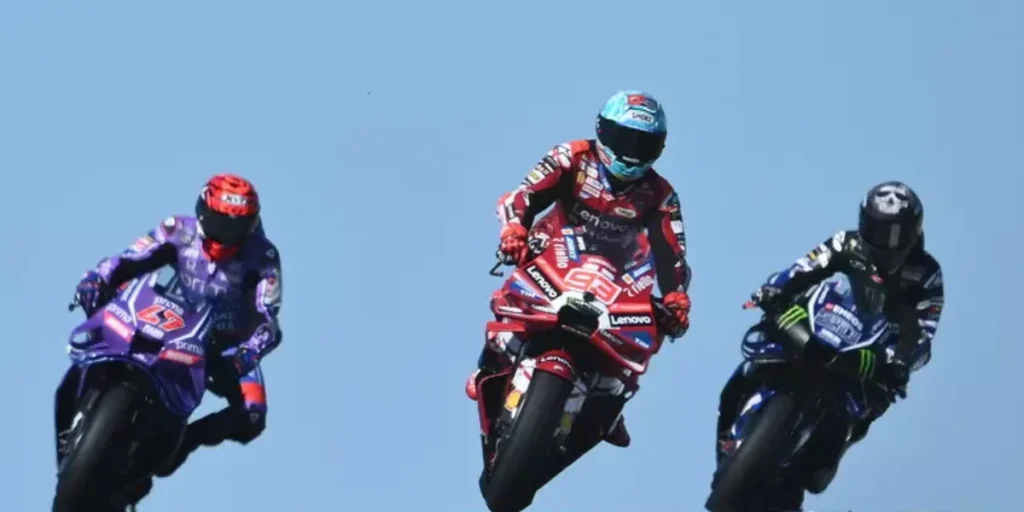 Moto GP Austrália, M. Marquez vence a Sprint Race e volta à liderança do Mundial. Fratura para Martin, ele não correrá amanhã