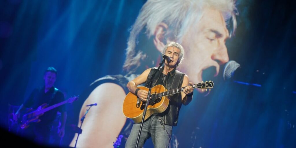 O rugido da PalaRescifina para Ligabue: Messina dança no mundo pelos 30 anos de "Certe Notti"
