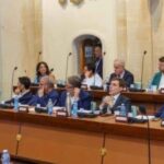 Operação Ginestra: em Corigliano Rossano o conselho majoritário se agrupa ao lado do prefeito Flavio Stasi. Solidariedade de Faragalli