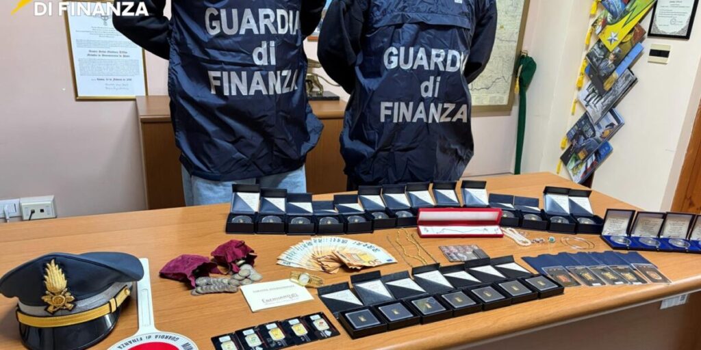 Ordens de pagamento fictícias para contas pessoais: apreensão de mais de um milhão de 4 funcionários de um município da região de Cosenza