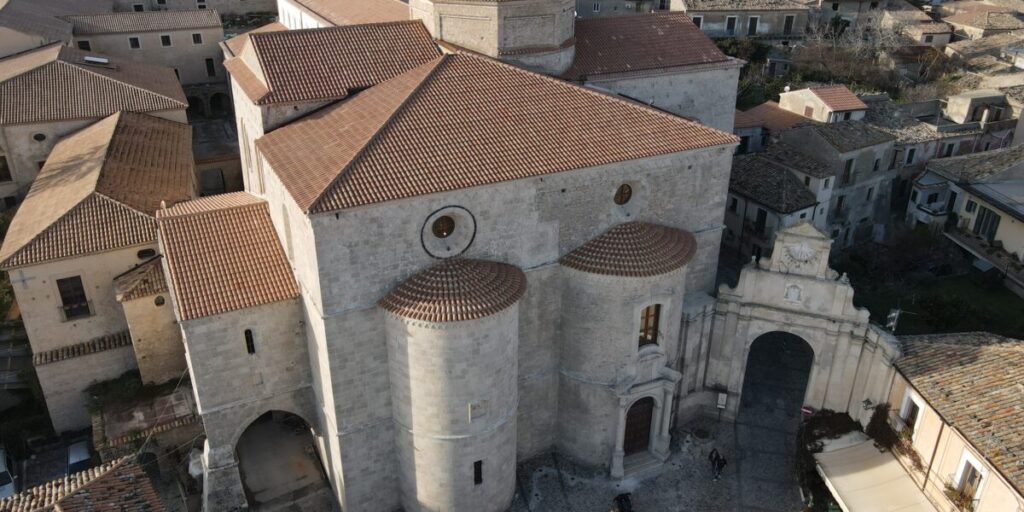Padre da Diocese de Locri-Gerace acusado de maus-tratos, Ministério Público: “Sem medidas cautelares”