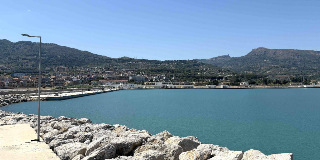 Porto de Sant'Agata Militello: negociado com a Autoridade do Estreito