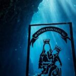 Praia a Mare, a Madonna della Grotta no fundo do mar da Ilha Dino: uma laje de 8 metros de profundidade