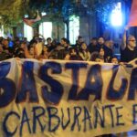 Procissão em Cosenza contra os altos preços dos combustíveis: pilha de esterco deixada em frente à Prefeitura