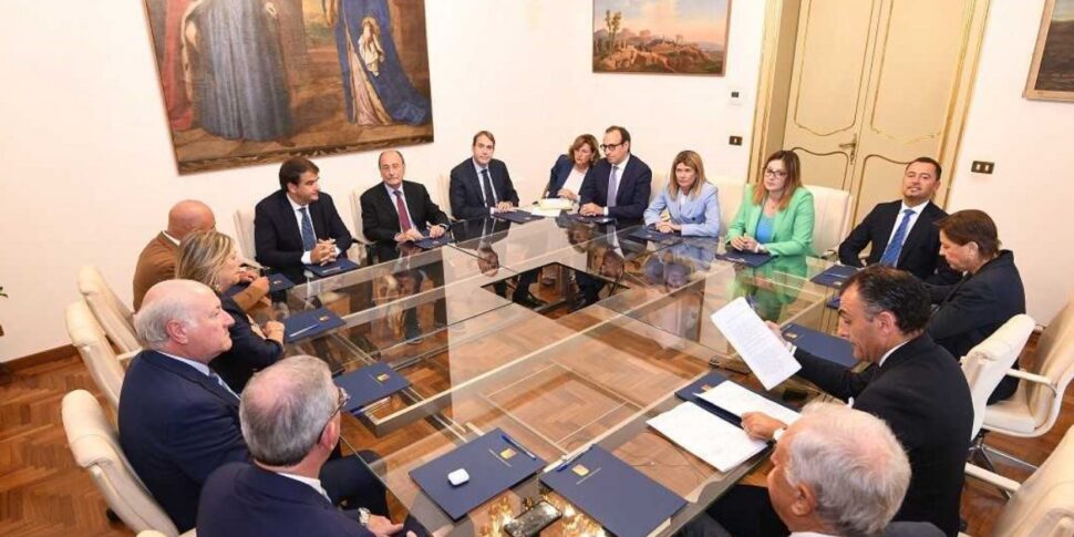 Tensões na região da Sicília, Schifani e o “grande baile” da demissão: o Conselho “trava” a legislatura
